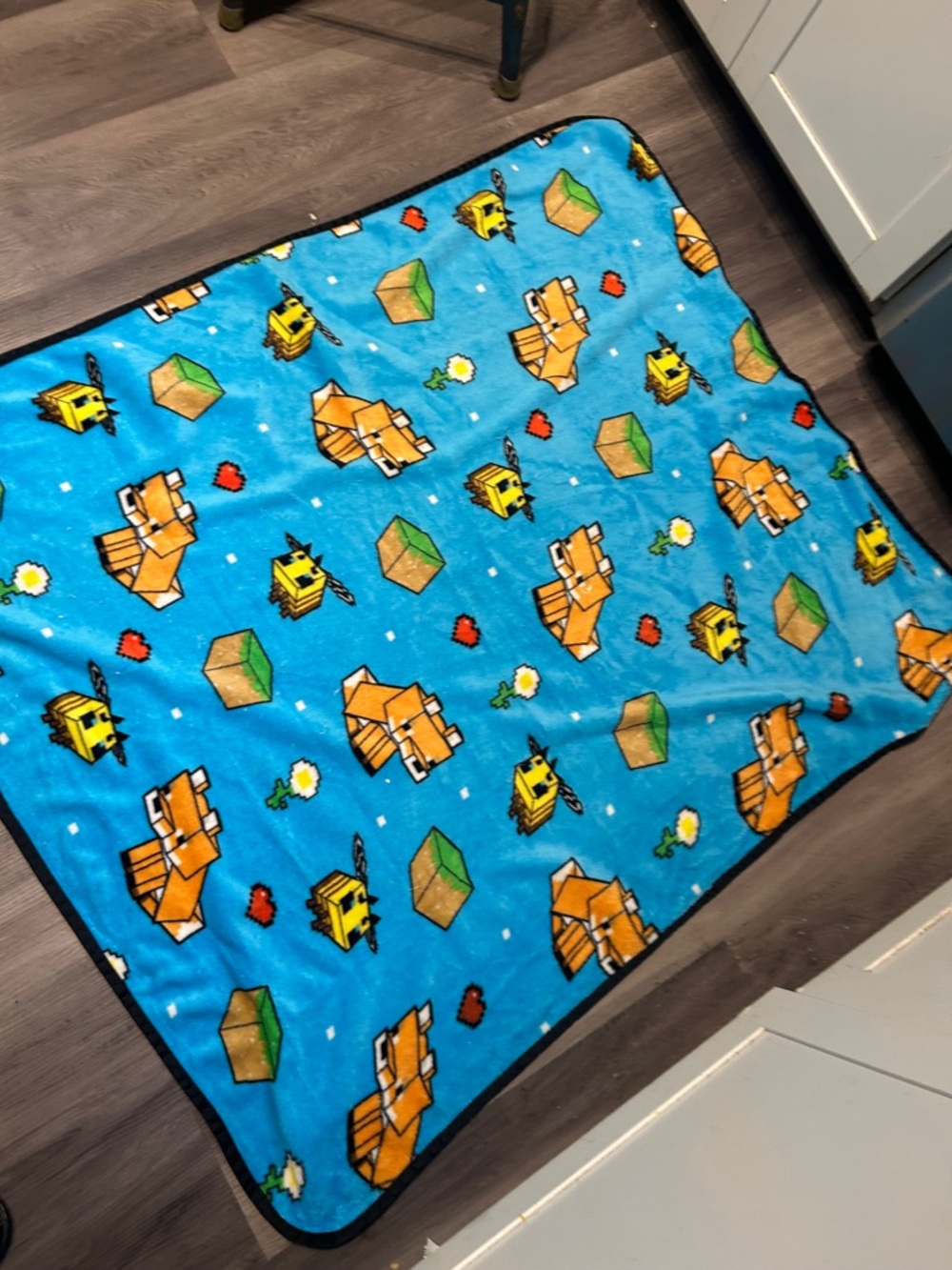 Minecraft Throw Blue Fox & Bee Pattern Plush Blanket